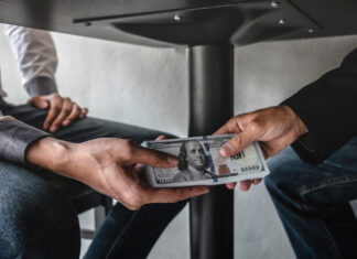 EnquĂŞte: La face cachĂ©e des comparateurs d’assurances