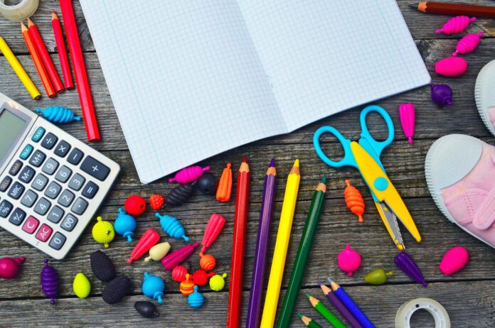 Rentreediscount.com VS cultura.com, quel est le meilleur site pour acheter les fournitures scolaires