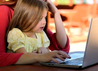 Kinougarde ou Yoopala, quel est le meilleur site pour trouver une nounou? Kinougarde ou Yoopala, quel est le meilleur site pour trouver une nounou