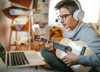 Apprendre la guitare en ligne grâce à Hguitare Meilleur site de -Hguitare une plateforme pour apprendre la guitare en ligne