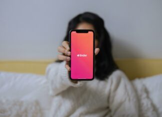 Du site de rencontres Ă la rĂ©volution des mĂ©dias sociaux : L’histoire de Tinder Du site de rencontres Ă la rĂ©volution des mĂ©dias sociaux L'histoire de Tinder