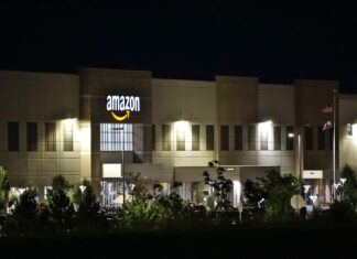 L’histoire fascinante d’Amazon : Un site de vente de livres a transformĂ© le commerce en ligne L'histoire fascinante d'Amazon Un site de vente de livres a transformĂ© le commerce en ligne