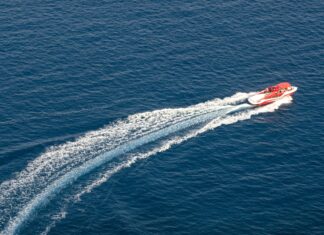 Découvrez les meilleurs sites pour louer un bateau et naviguer en toute liberté louer un bateau